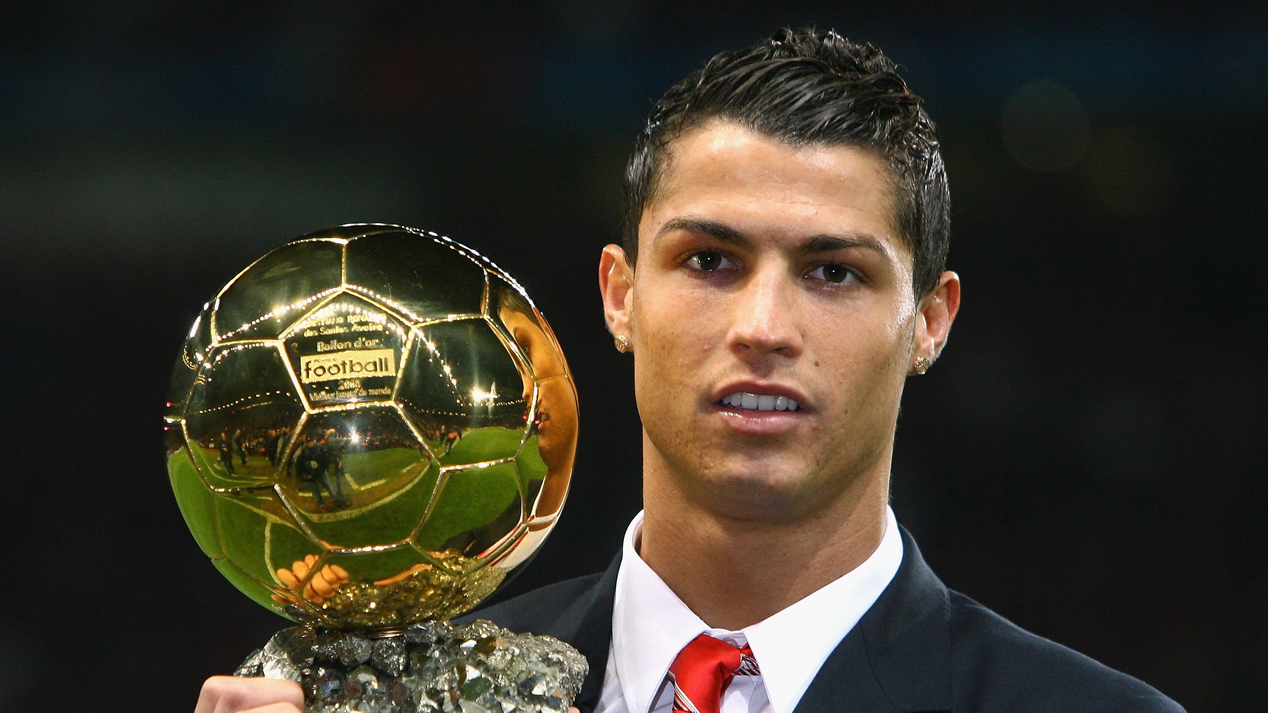 巴黎对阵卡塔尔,范戴克如何以独特节奏掌控全局