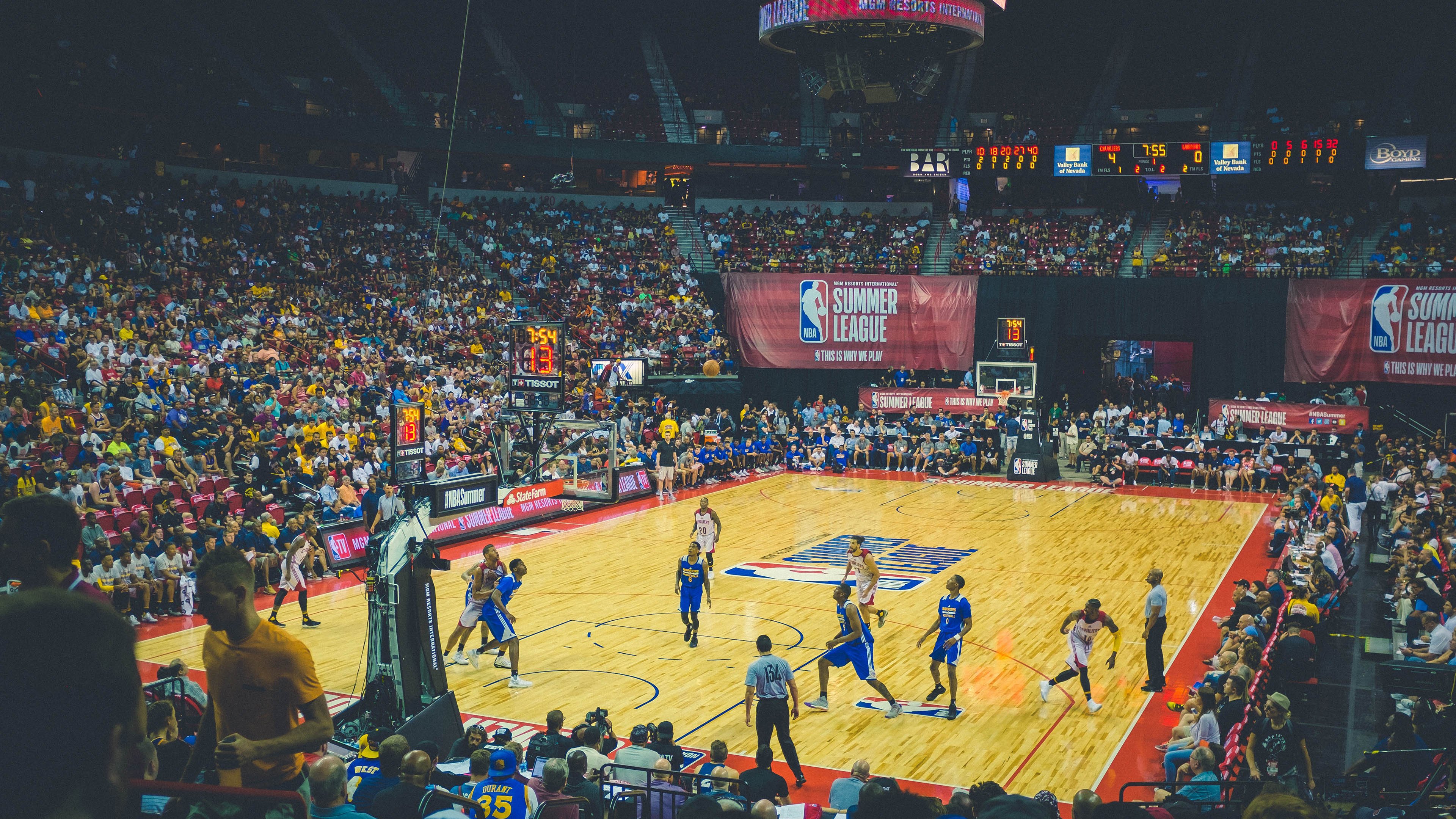 爱德华兹贡献制胜表现,热火速胜独行侠,一场团队与个人英雄主义的完美结合